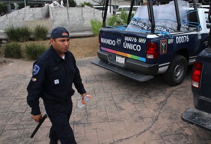 Un agente del sistema policial de mando único, en Cuernavaca.