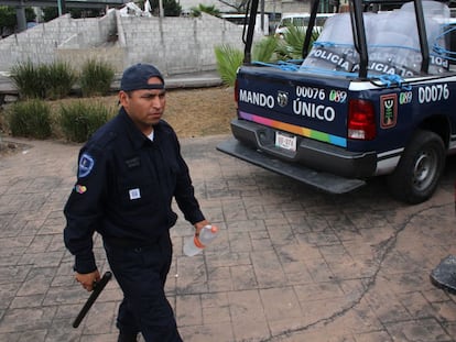Un agente del sistema policial de mando &uacute;nico, en Cuernavaca.
