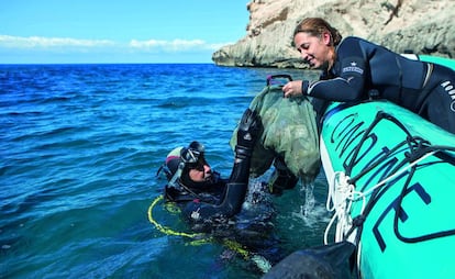 Los océanos forman parte del ADN de Iberostar. El rescate de plásticos
en el mar es una de las acciones impulsadas desde Ola de Cambio.