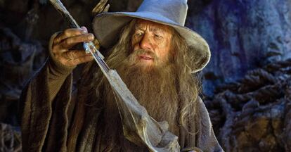 Ian McKellen interpreta a Gandalf en una de las películas de la saga.