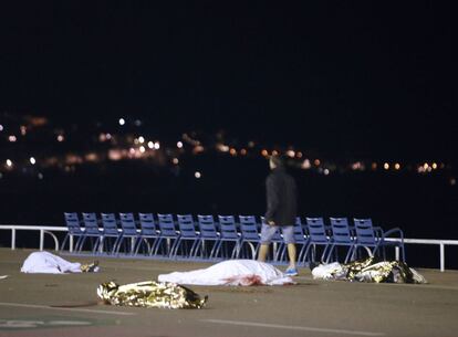 Víctimas del ataque terrorista en el paseo marítimo de Niza, donde un camión arrolló a la multitud causando decenas de muertos