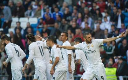 Benzema celebra celebra el seu primer gol.