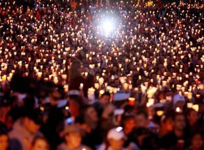 Estudiantes de la Universidad de Virginia, durante la vigilia de esta noche.