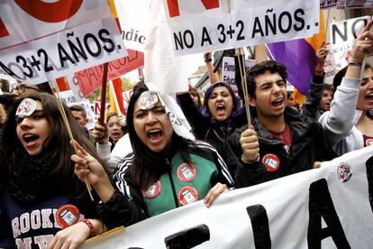 Más de un centenar de manifestaciones en toda España han recorrido las calles portando pancartas de descontento. En la imagen, estudiantes durante las protestas en Madrid.