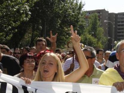 Vecinos protestan contra la reincorporación de Ginés Jiménez.