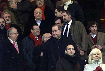 Jesús Gil, ayer, en el palco del Calderón tras su agitada semana judicial.