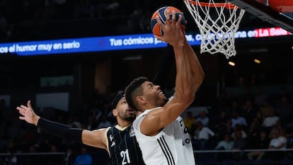 Tavares, ante Roberson.