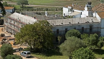 Las obras en Doñana, antes de que el CSIC pidiera la licencia.