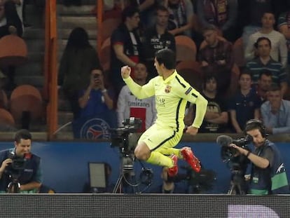 Luis Suárez celebra un dels seus gols contra el PSG.