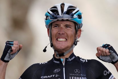 El luxemburgués Andy Schleck celebra la victoria en el Galibier