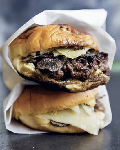 Una hamburguesa hecha en el cielo: trufa negra y queso Comté de 24 meses.