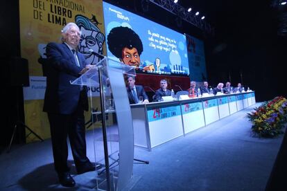 Mario Vargas inaugura la feria de Lima en presencia de las autoridades.