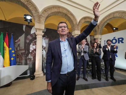 El presidente del PP, Alberto Núñez Feijóo, durante la reunión de su partido en Córdoba, este domingo.