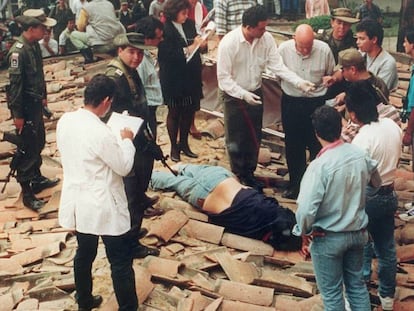 cuerpo sin vida de Pablo Escobar, sobre un tejado el Medellín