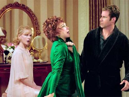 Nicole Kidman, Shirley MacLaine y Will Ferrell (de izquierda a derecha), en una imagen de <i>Embrujada.</i>