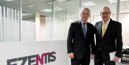 Guillermo Fernández-Vidal, presidente de Ezentis, y Luis Solana, su antecesor.