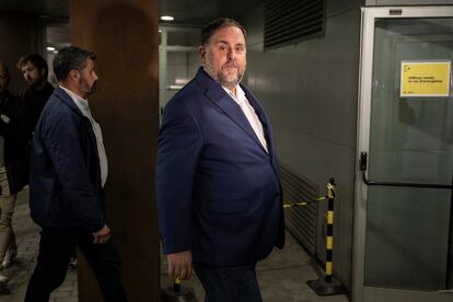 Oriol Junqueras, presidente de Esquerra, a su llegada ayer a la sede de Esquerra en Barcelona.