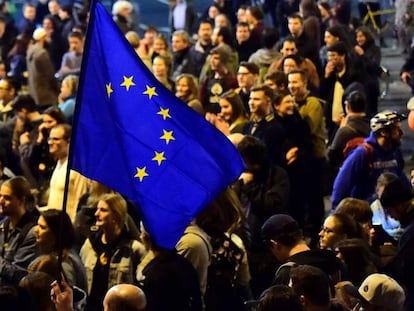 Manifestaci&oacute;n en Budapest en abril pasado ante el partido gubernamental FIDESZ por la amenaza de cierre de la Universidad Central Europea.