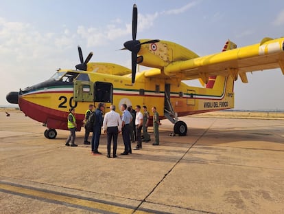 Uno de los dos aviones cisterna Canadair italianos que el Mecanismo Europeo de Protección Civil mandó el 16 de agosto a España, en la base aérea de Matacán (Salamanca).