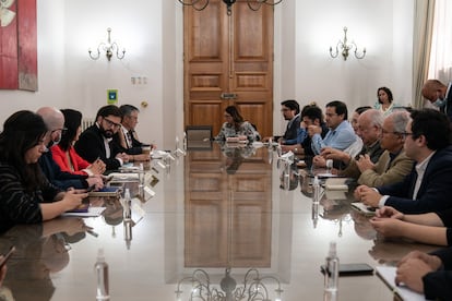 Gabriel Boricreunido con su gabinete en el palacio de La Moneda, en en septiembre de 2022.