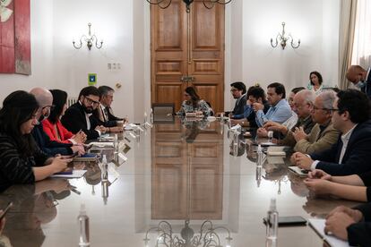 Gabriel Boricreunido con su gabinete en el palacio de La Moneda, en en septiembre de 2022.