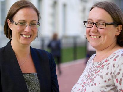 Caroline Pusey (à esq.) e Heather McNaughton, que dividem o comando do departamento pessoal do Ministério de Defesa britânico.