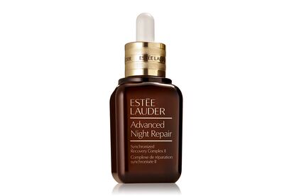 Advanced night reapir synchcronized recovery complex II, de Estée Lauder 
Regala juventud con el suero restaurador número uno de Estée Lauder. Su destinataria pondrá en jaque al tiempo combatiendo los principales signos de envejecimiento del rostro y aportando un aspecto más terso, radiante y juvenil. ¿Qué mejor regalo que una piel más bella todos los días del año? Precio: 79,50 euros (30 ml).