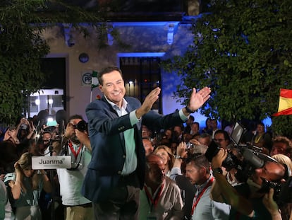 Juan Manuel Moreno celebra su resultado en las elecciones de este domingo en Andalucía.