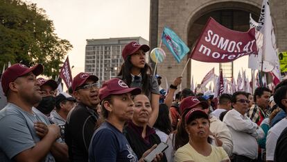 Asistentes del cierre de precampaña de Claudia Sheinbam, en el monumento a la Revolución, en Ciudad de México, en enero de 2024.