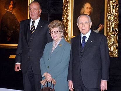 El rey Juan Carlos, con el presidente Carlo Azeglio Ciampi y su esposa, Franca Pilla.