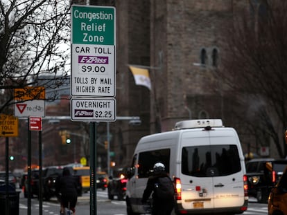 Señal de entrada en el área de la isla de Manhattan (Nueva York, EE UU) donde se cobra una tasa de congestión.