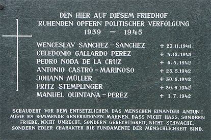 Lapida del cementerio de Bretstein (Austria) con los nombres de cinco republicanos muertos en este campo de exterminio nazi.