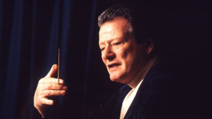 El director de orquesta Neville Marriner, en una foto de promoci&oacute;n del a&ntilde;o 2000.