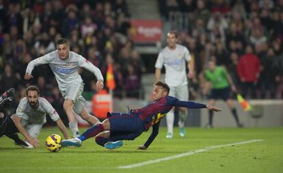 Neymar marca l'1-0 sobre el Atlético.