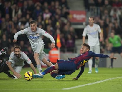 Neymar marca el 1-0 sobre el Atl&eacute;tico.