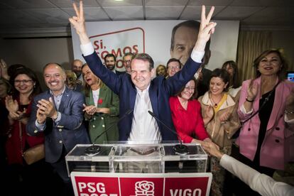 Abel Caballero, candidato a la alcaldía de Vigo, celebra su victoria el pasado 26.M.