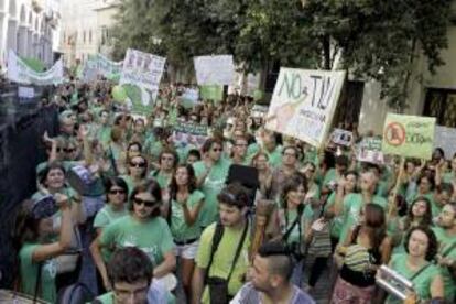 Protesta ante el Parlamento balear, en Palma de Mallorca, ayer.