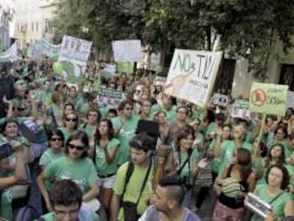 Protesta ante el Parlamento balear, en Palma de Mallorca, ayer.