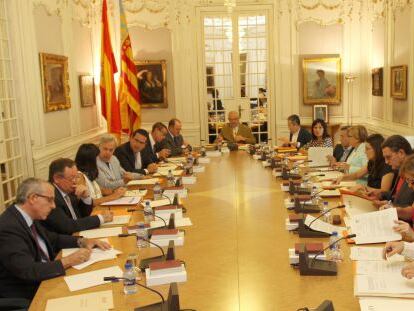 La Junta de Portavoces de las Cortes Valencianas durante su reuni&oacute;n de este martes.