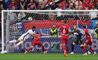 El jugador ingés Jude Bellingham, marca de cabeza el único tanto del partido.