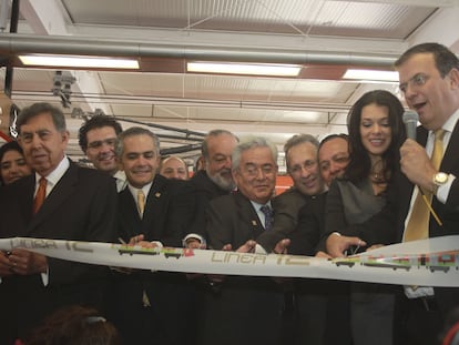 Miguel Ángel Mancera y Marcelo Ebrard, durante la inauguración de la Línea 12 del metro, en octubre de 2012.