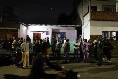 Los centros electorales de Venezuela comenzaron a abrir sus puertas pasadas las 06.00 hora local (10.00 GMT) de este domingo y empezaron a recibir a los votantes que participan en la elección presidencial.