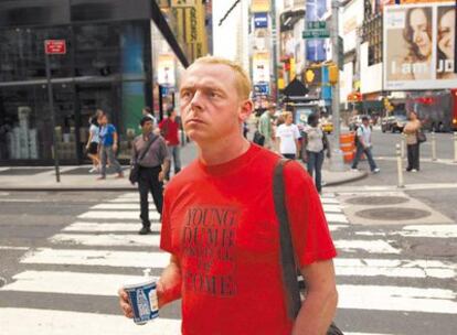 Simon Pegg, embobado en la piel del periodista tocapelotas Toby Young en <i>Nueva York para principiantes.</i>