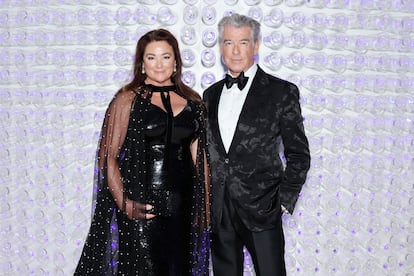 Keely Shaye Smith and Pierce Brosnan