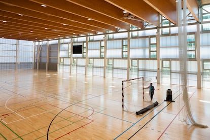 Pista superior del nuevo pabellón polideportivo en la Calle Numancia.
