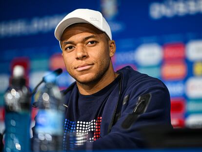 Kylian Mbappé, durante la rueda de prensa como capitán de Francia el domingo en Düsseldorf, Alemania.