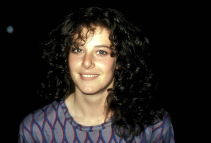 Debra Winger fotografada em uma filmagem em Los Angeles em 1981