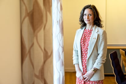 Maria Varteressian, secretaria de Estado de Exteriores de Noruega, fotografiada en la embajada de Madrid, durante la entrevista.