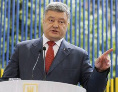 El presidente ucraniano, Petr&oacute; Poroshenko, durante una rueda de prensa en Kiev este viernes.