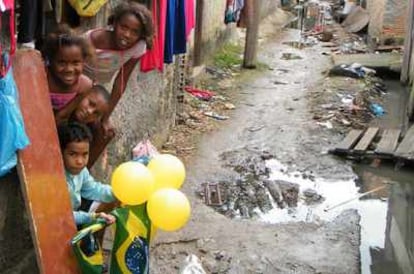 Los niños de la favela de Mandela, una de las chabolas más pobres de la ciudad.